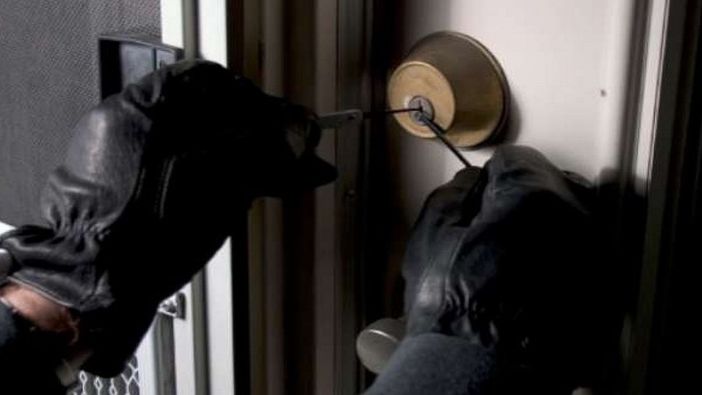 Casteggio: sorpresi a rubare aizzano il cane, ma finiscono in manette