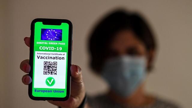 Green pass, ecco le regole per le aziende. Possibilità di controlli a campione ogni tre lavoratori Green pass, ecco le regole per le aziende. Possibilità di controlli a campione ogni tre lavoratori