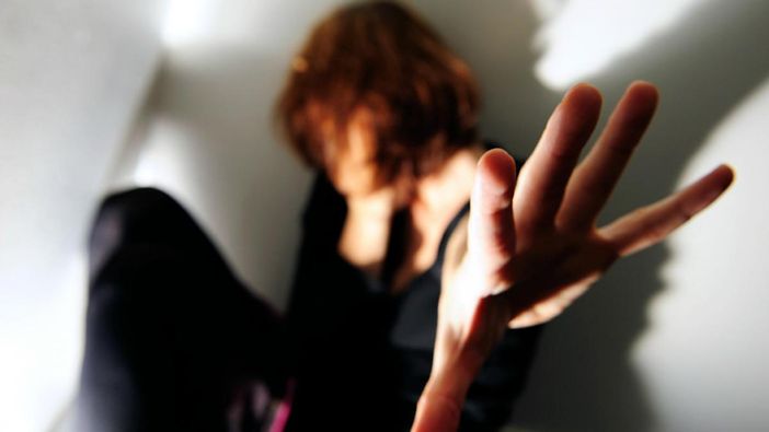 Robecco sul Naviglio: maltrattava e umiliava moglie e figli, 49enne a processo Robecco sul Naviglio: maltrattava e umiliava moglie e figli, 49enne a processo