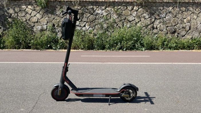 Incidente con il monopattino ad Abbiategrasso: ragazza finisce in ospedale