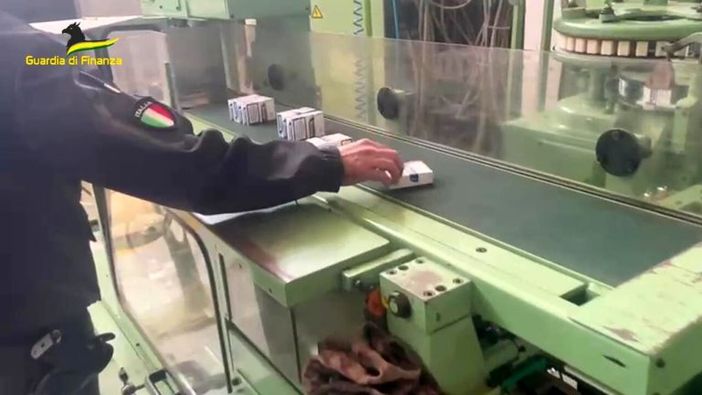 Bernate Ticino, &quot;capitale&quot; del contrabbando di sigarette: sette arresti della Guardia di Finanza