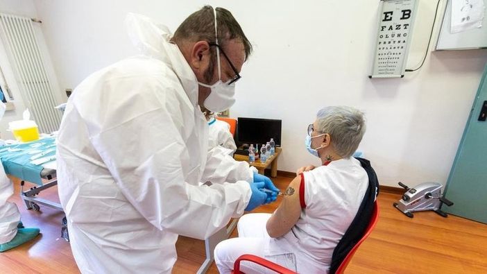 Lombardia, ‘4.500 medici di famiglia pronti a vaccinare’