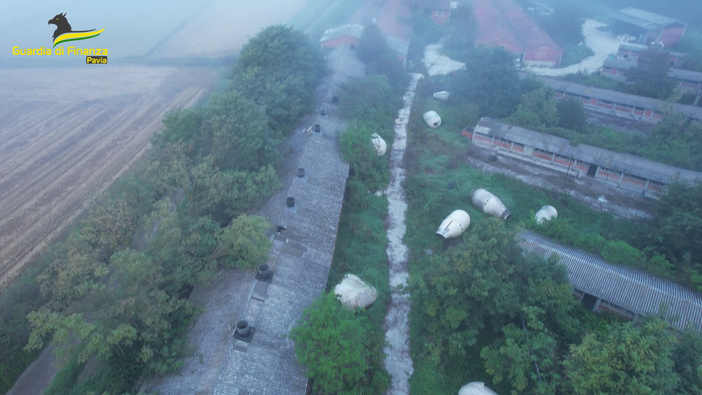 FOTO E VIDEO. Candia: sequestrato ex allevamento adibito a discarica abusiva e contrabbando di minerali dalla Tunisia FOTO E VIDEO. Candia: sequestrato ex allevamento adibito a discarica abusiva e contrabbando di minerali dalla Tunisia