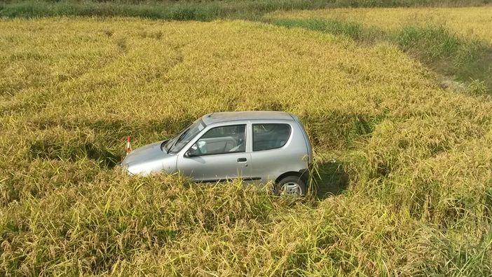 Vigevano: Esce di strada con l'auto, grave donna di 83 anni