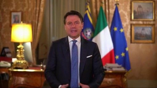 Ecco il video messaggio del premier Conte: «L'Italia non si arrende, è nel suo Dna. Vinceremo la sfida del Coronavirus» Ecco il video messaggio del premier Conte: «L'Italia non si arrende, è nel suo Dna. Vinceremo la sfida del Coronavirus»