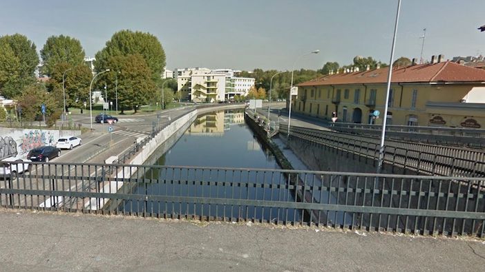 Bus contro auto tra Corsico e Milano, 6 feriti: donna in codice rosso al Policlinico