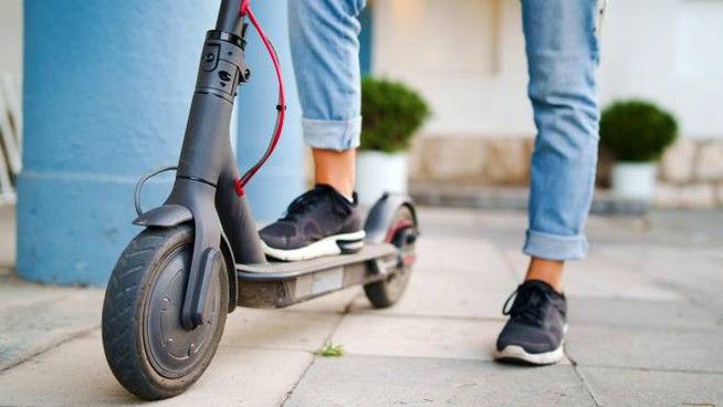 Droga nella mascherina (su monopattino): 44enne arrestato a Milano Droga nella mascherina (su monopattino): 44enne arrestato a Milano