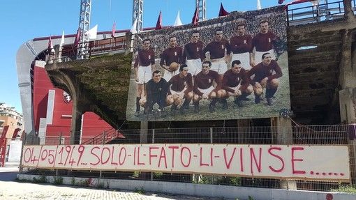 Coronavirus, niente 4 maggio a Superga: gli Invincibili rivivono sui balconi e nel cuore. Cerimonia al Fila