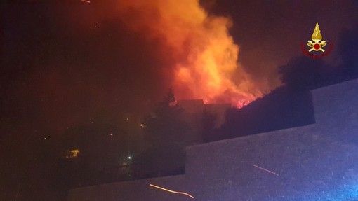 Incendio a Cogoleto, situazione in miglioramento. Traffico in tilt (VIDEO)