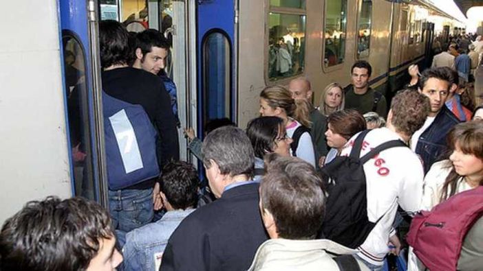 Trasporti: rinviato a novembre il consiglio regionale dei pendolari, esplode la polemica