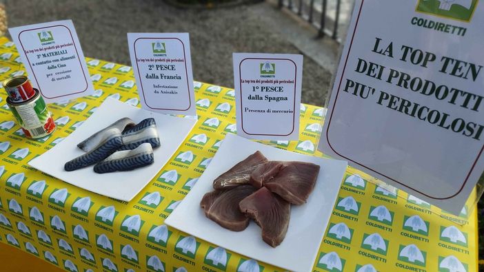 Consumi: Coldiretti, in Italia 1 scandalo alimentare al giorno Consumi: Coldiretti, in Italia 1 scandalo alimentare al giorno