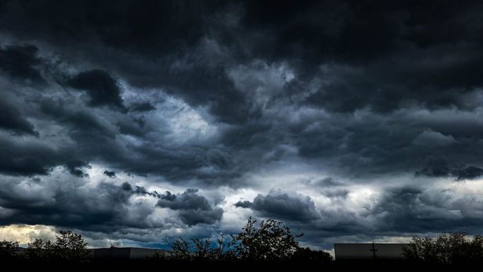 37 millimetri di pioggia su Milano e caos a Malpensa: notte di maltempo