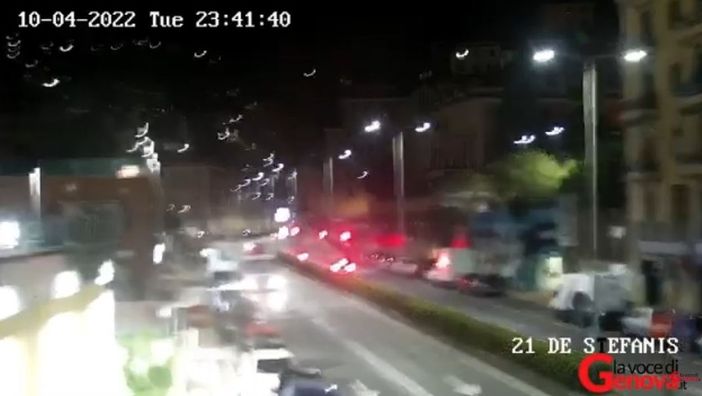 Terremoto a Genova, il momento della scossa ripreso dalla telecamera di sorveglianza (Video) Terremoto a Genova, il momento della scossa ripreso dalla telecamera di sorveglianza (Video)