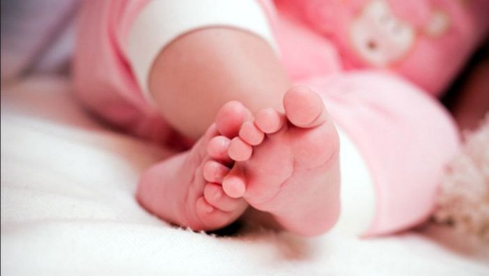 La bimba ha fretta di nascere, mamma 37enne partorisce sull'ambulanza