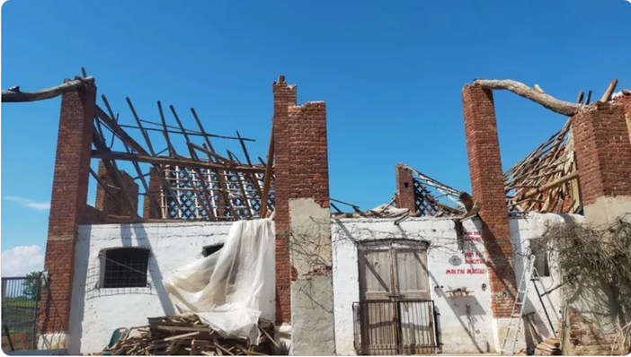 Un nuovo tetto per la stalla dell’Oasi Santa Giuliana a Dorno. Gara di solidarietà con una raccolta fondi