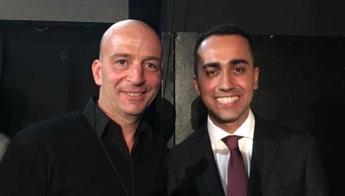 (Luigi Di Maio con il sindaco di Sedriano Cipriani)