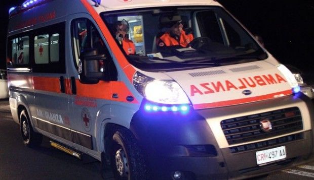 Vercelli: fuori strada con l'auto, perde la vita a 39 anni Vercelli: fuori strada con l'auto, perde la vita a 39 anni