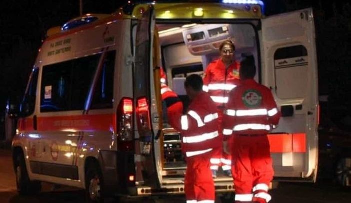 Origgio, prima una lite e poi una rissa fuori dalla discoteca: cinque feriti