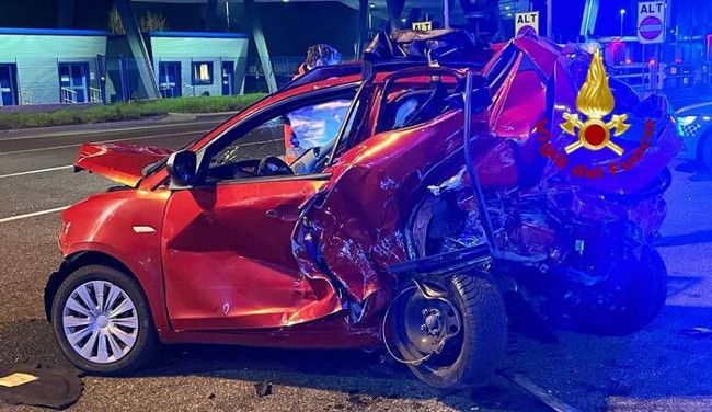 Donne tamponate e uccise alla barriera di Milano, accertamenti sull’autista. Era positivo alla Cannabis e alle benzodiazepine Donne tamponate e uccise alla barriera di Milano, accertamenti sull’autista. Era positivo alla Cannabis e alle benzodiazepine