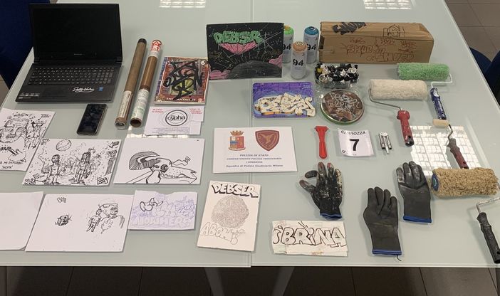 Voghera: writers imbrattano treni in stazione, denunciati tre ragazzi Voghera: writers imbrattano treni in stazione, denunciati tre ragazzi