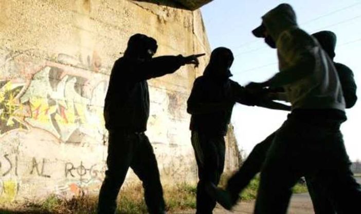Broni: rapina aggravata ai danni di un 16enne, individuati i colpevoli