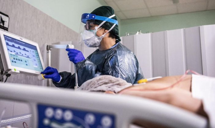 «Io medico e malato Covid, vi dico: Non pensate di essere onnipotenti, abbiate rispetto per voi stessi»