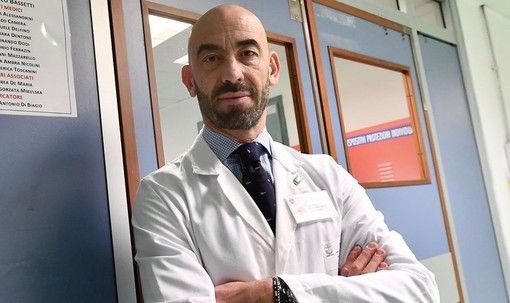 Coronavirus, l'infettivologo Bassetti: «Basta terrorismo, dal 4 maggio non sono aumentati né i contagi né i ricoveri»