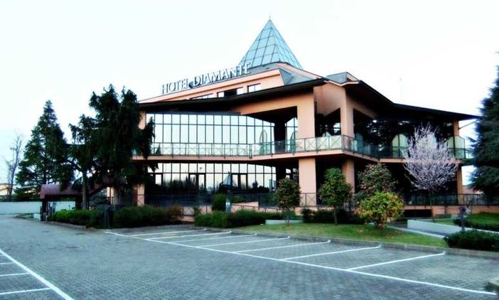 Abbiategrasso/Corbetta, Nuovo Albergo Italia e hotel Diamante OFFRONO LAVORO