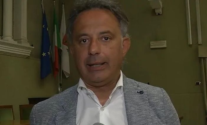 Vigevano, l’ira del sindaco Ceffa: "Espulsione immediata dell’aggressore all’ospedale"