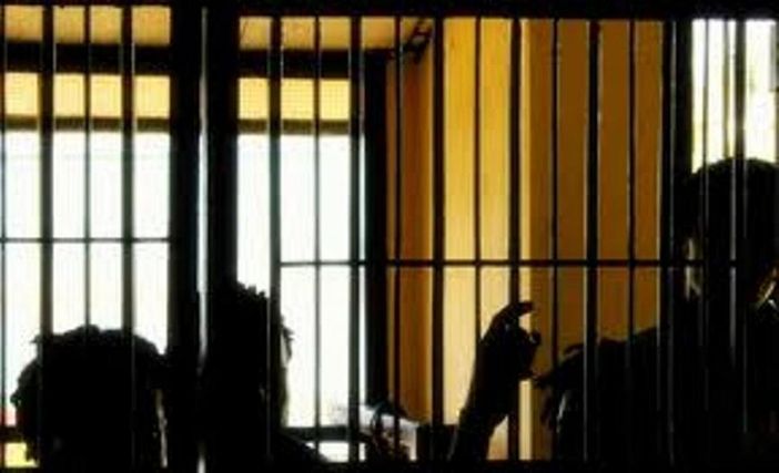 Vigevano: detenuto dà fuoco a una cella ed aggredisce quattro agenti