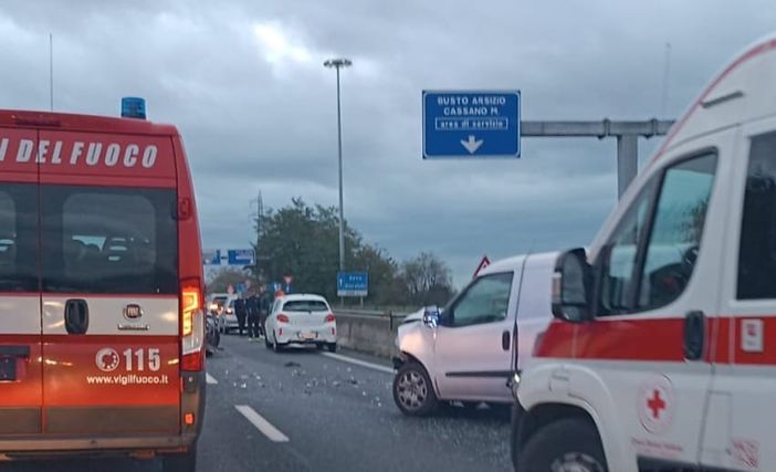 Uno degli incidenti avvenuti stamattina sulla A8