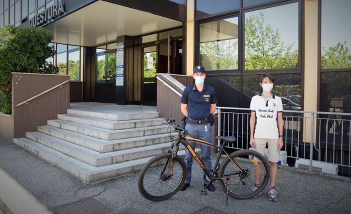 Pavia: la polizia recupera una bicicletta rubata a un ragazzo