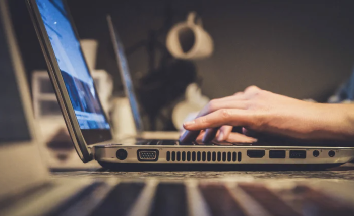 Allerta truffe online, Poste Italiane avverte: «Ecco come operare in sicurezza»