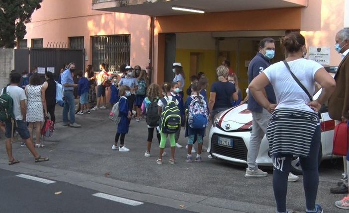 Covid, 400 scuole colpite, 75 chiuse