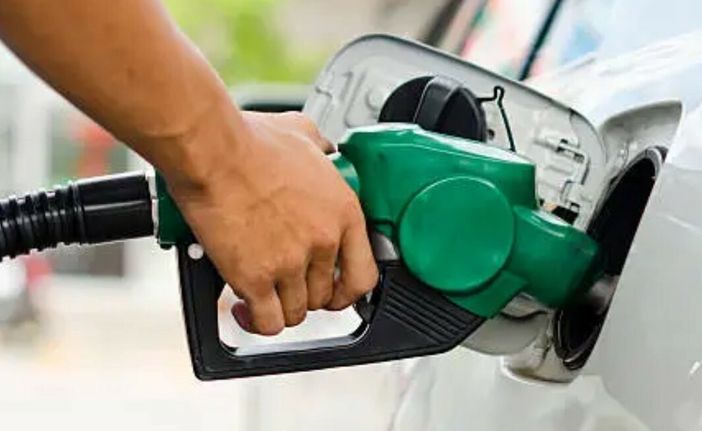 Benzina al livello più basso dal 2023, sale il gasolio ma meno del previsto Benzina al livello più basso dal 2023, sale il gasolio ma meno del previsto