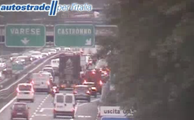 Ancora un incidente in Autolaghi: due chilometri di coda verso Varese Ancora un incidente in Autolaghi: due chilometri di coda verso Varese