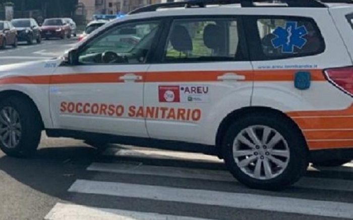 Incidente alla rotonda di Corbetta: ragazzo in monopattino investito da un’auto è grave in ospedale