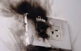 Blackout a Sannazzaro, segnalati ostacoli al risarcimento dei cittadini danneggiati Blackout a Sannazzaro, segnalati ostacoli al risarcimento dei cittadini danneggiati