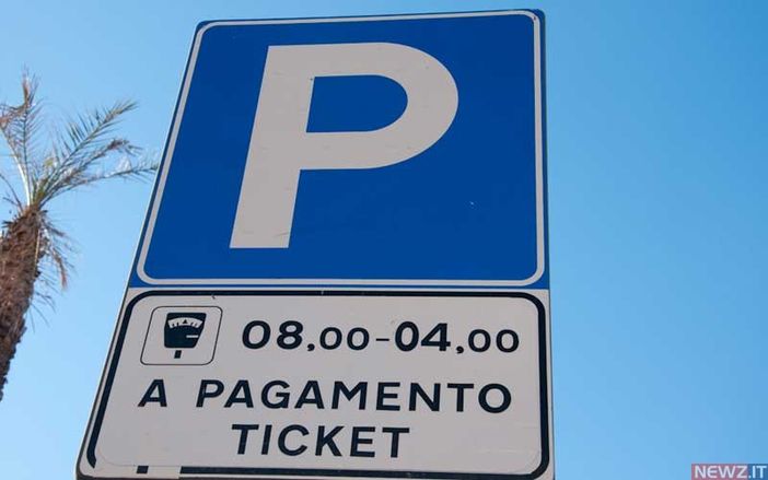 Vigevano: arriva un'app per pagare la sosta direttamente dal proprio smartphone Vigevano: arriva un'app per pagare la sosta direttamente dal proprio smartphone