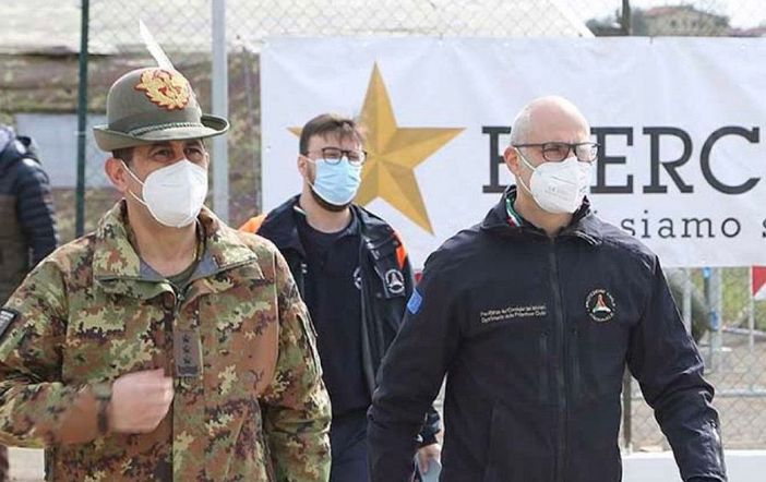 Figliuolo e Curcio vaccinati con Astrazeneca Figliuolo e Curcio vaccinati con Astrazeneca