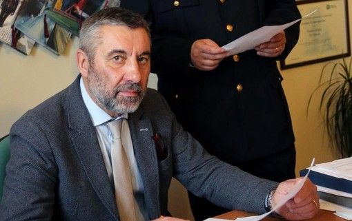 Coronavirus. un sindaco del Varesotto chiama a raccolta i colleghi: «Chiediamo al Governo l'intervento dell'esercito per aiutarci a fare stare in casa le persone»