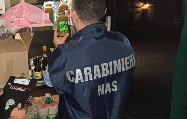 Pavia: prodotti surgelati venduti per freschi, nei guai il titolare di un Kebab