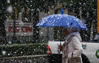 Previsioni meteo, neve in arrivo al Nord e venti di Scirocco al Sud Previsioni meteo, neve in arrivo al Nord e venti di Scirocco al Sud