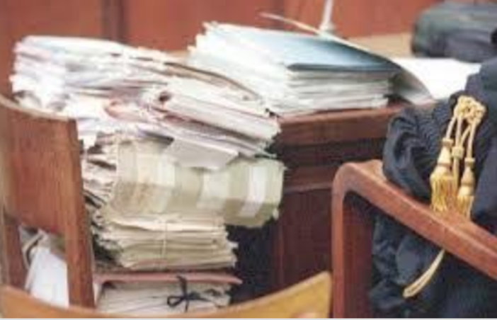 Rapina e minacce con una pistola: due vercellesi condannati a 4 anni Rapina e minacce con una pistola: due vercellesi condannati a 4 anni