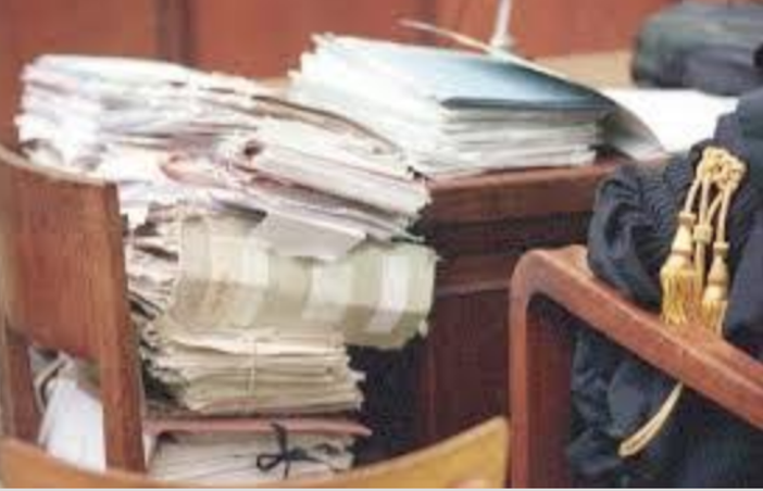 Vercelli, molestie e palpeggiamenti durante il turno di lavoro: condannato un 45enne