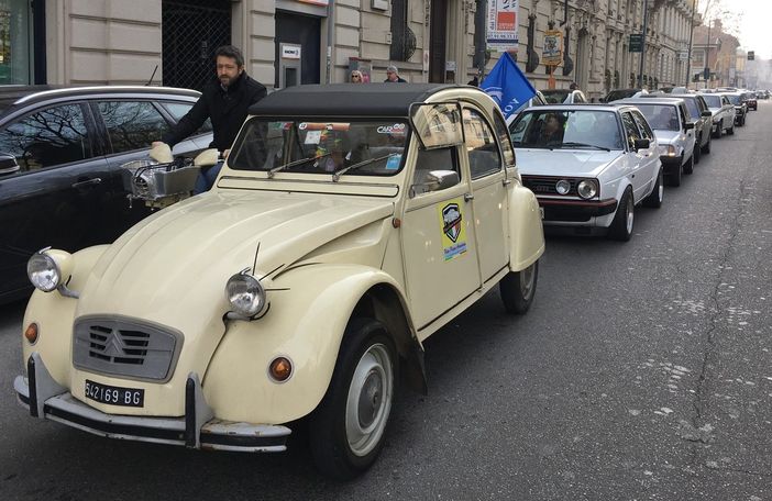 A Milano il flash mob del PPA per celebrare la passione per le auto “maggiorenni”
