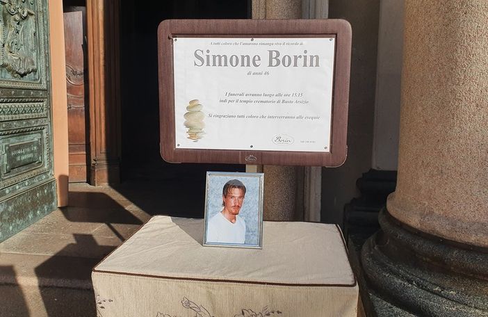 L’abbraccio di Busto a Simone Borin. «Ci avviciniamo al dolore di questa famiglia in punta di piedi, con tanto rispetto»