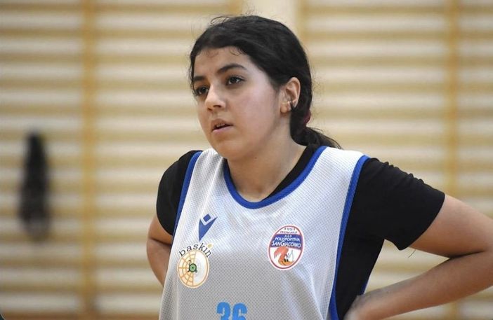 Cameri, scomparsa la 17enne Nour Ferchichi: genitori senza notizie da sabato Cameri, scomparsa la 17enne Nour Ferchichi: genitori senza notizie da sabato