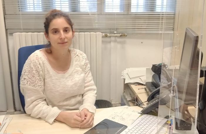 Assunta alle Poste al quinto mese di gravidanza. Dal Varesotto una bella storia di inclusione