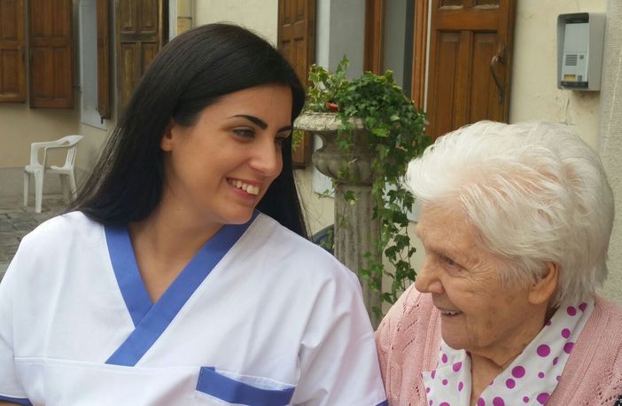 Residenze sanitarie per anziani: il gruppo “Sereni Orizzonti” cerca urgentemente 350 operatori a tempo pieno e altri 1.200 part time